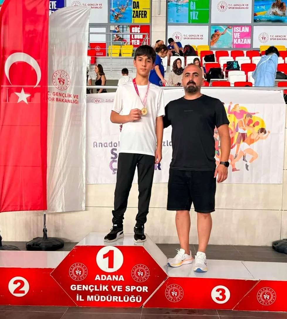 Osmaniyeli Yüzücü Berat Topkara Bölge Şampiyonu Oldu