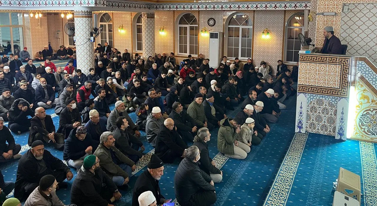 Osmaniyede Cami Genclik Sabah Namazi Bulusmasi