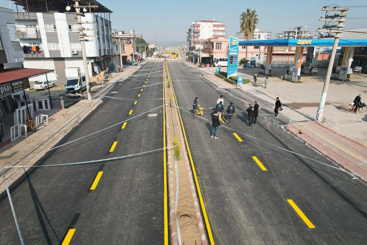 İskender Türkmen Caddesi’nde Sıcak Asfalt Çalışmaları Devam Ediyor