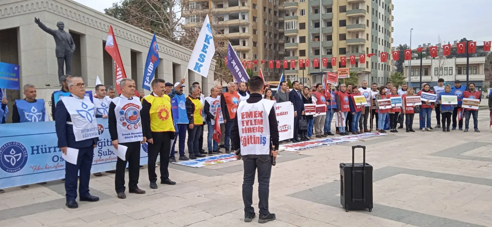 Kamu Emekçilerinden &Quot;Geçinemiyoruz&Quot; Tepkisi!