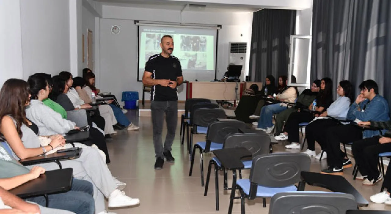 Osmaniye Emniyeti’nden Öğrencilere Farkındalık Dersi Osmaniye Emniyeti’nden Öğrencilere Farkındalık Dersi