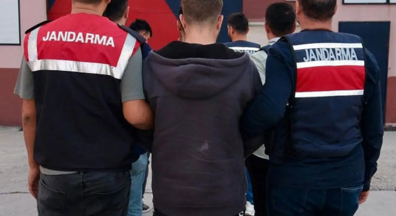 Jandarma Ekiplerinden Osmaniye’de Suçlulara Geçit Yok Jandarma Ekiplerinden Osmaniye’de Suçlulara Geçit Yok