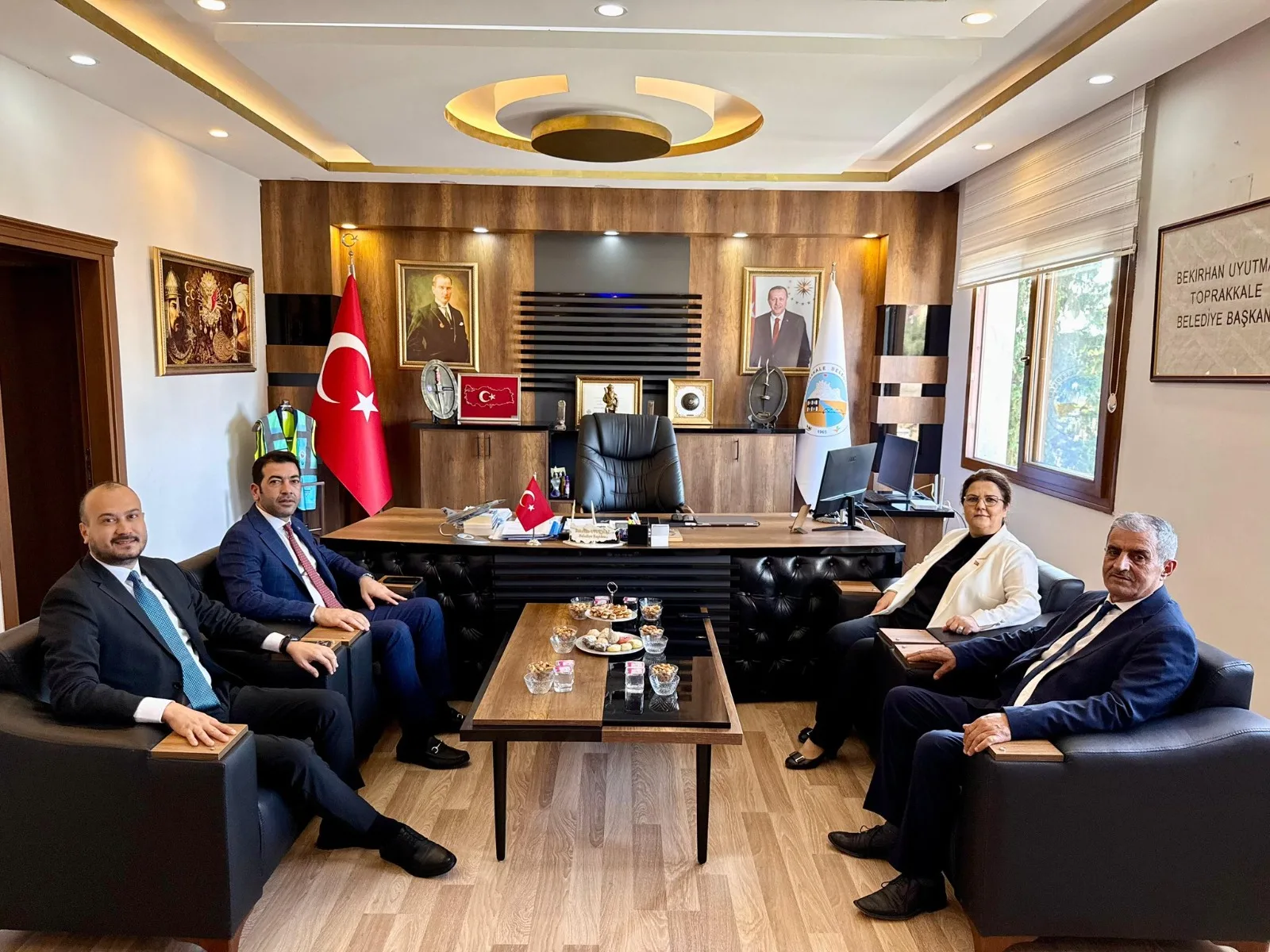 Derya Yanık’tan Toprakkale Belediyesi’ne Ziyaret Derya Yanık’tan Toprakkale Belediyesi’ne Ziyaret