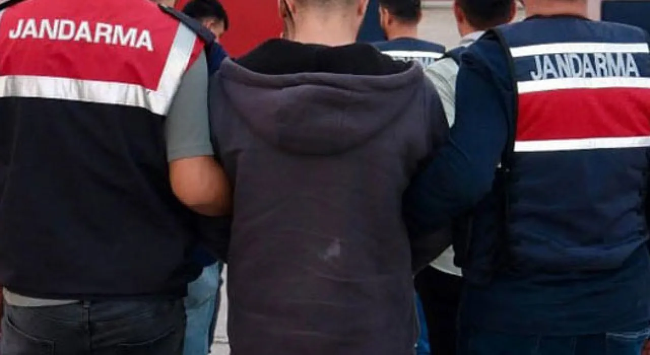 Osmaniye’de Aranan Dolandırıcı Ve 5 Göçmen Yakalandı Osmaniye’de Aranan Dolandırıcı Ve 5 Göçmen Yakalandı