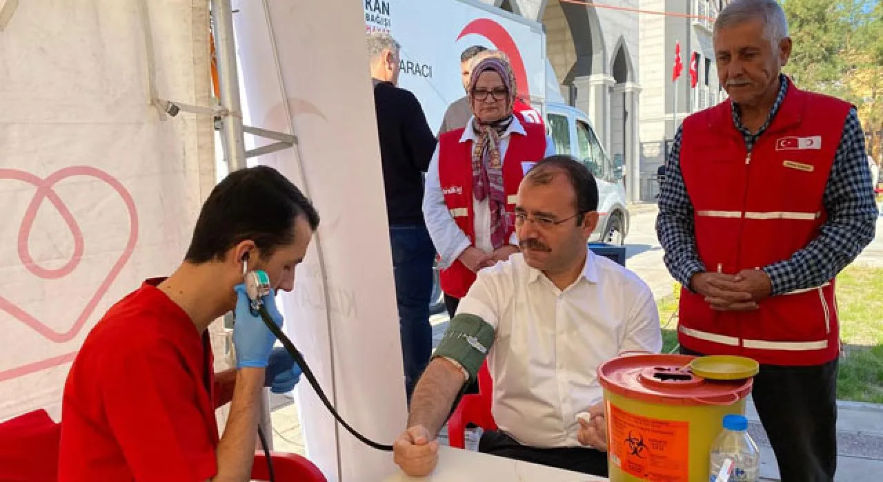 Kaymakam Erdinç Dolu Kadirli’de Kan Bağışı Yaptı Kaymakam Erdinç Dolu Kadirli’de Kan Bağışı Yaptı