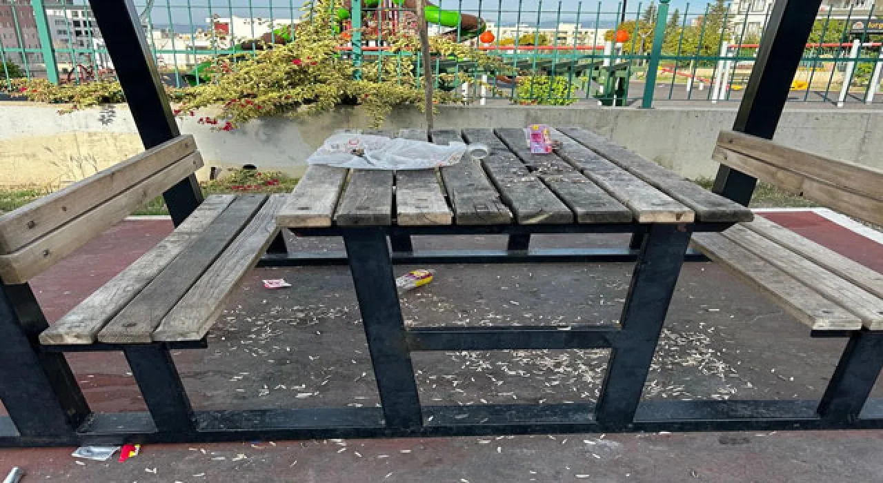 Kadirli Belediyesi’nden Park Temizliği Uyarısı Kadirli Belediyesi’nden Park Temizliği Uyarısı