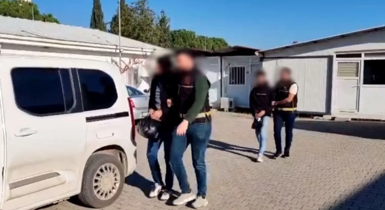 Osmaniye’de Araç Kundaklama Zanlıları Tutuklandı Osmaniye’de Araç Kundaklama Zanlıları Tutuklandı