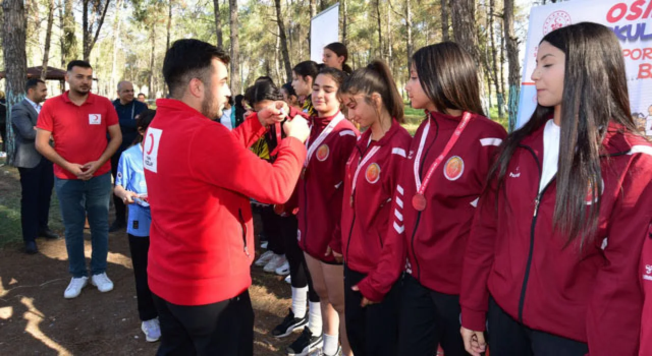 Osmaniye’de Okul Sporları Kros Müsabakaları Yapıldı Osmaniye’de Okul Sporları Kros Müsabakaları Yapıldı