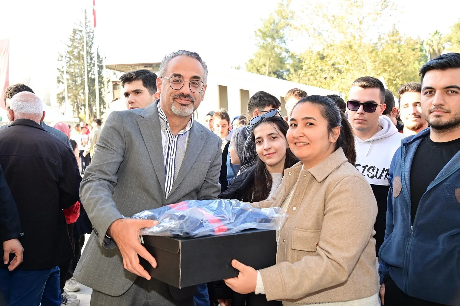 Osmaniye Belediyesi’nden Okü’lü Gençlere Destek Osmaniye Belediyesi’nden Okü’lü Gençlere Destek