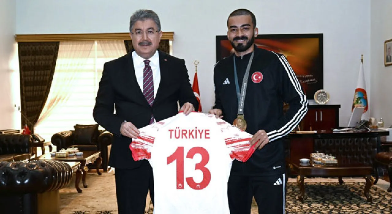 Vali Erdinç Yılmaz, Milli Sporcu Mahmut Şahin’i Ağırladı Vali Erdinç Yılmaz, Milli Sporcu Mahmut Şahin’i Ağırladı