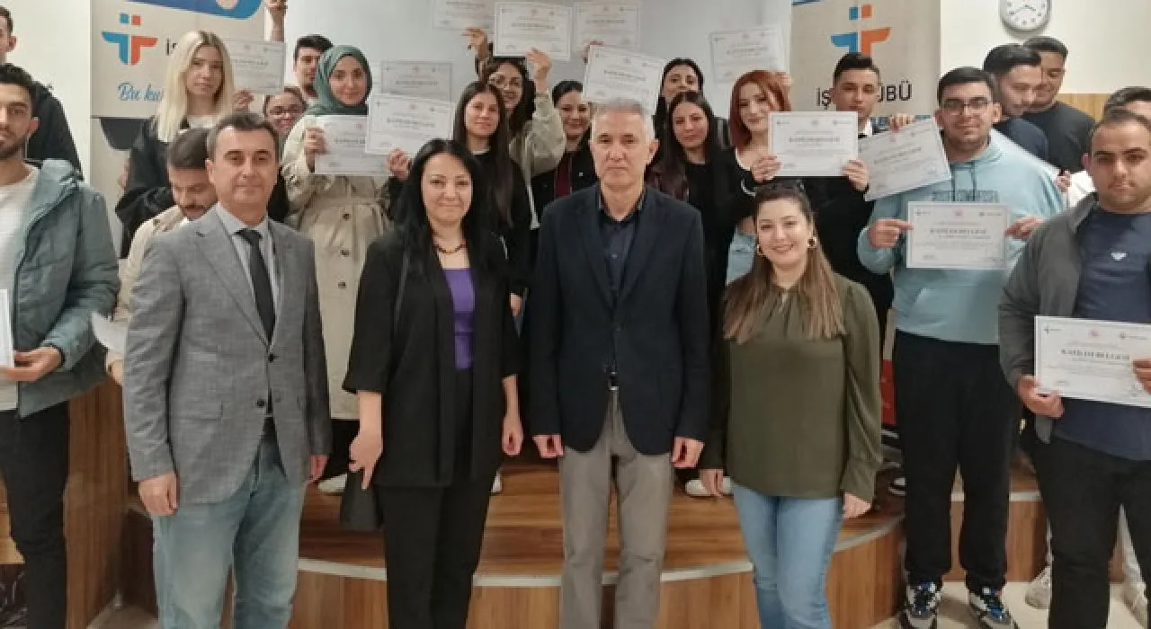 Okü’de İşkur İş Kulübü Eğitimi Tamamlandı Okü’de İşkur İş Kulübü Eğitimi Tamamlandı