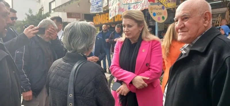 Dr. Asu Kaya Osmaniye’de Esnaf Ve Vatandaşları Dinledi Dr. Asu Kaya Osmaniye’de Esnaf Ve Vatandaşları Dinledi