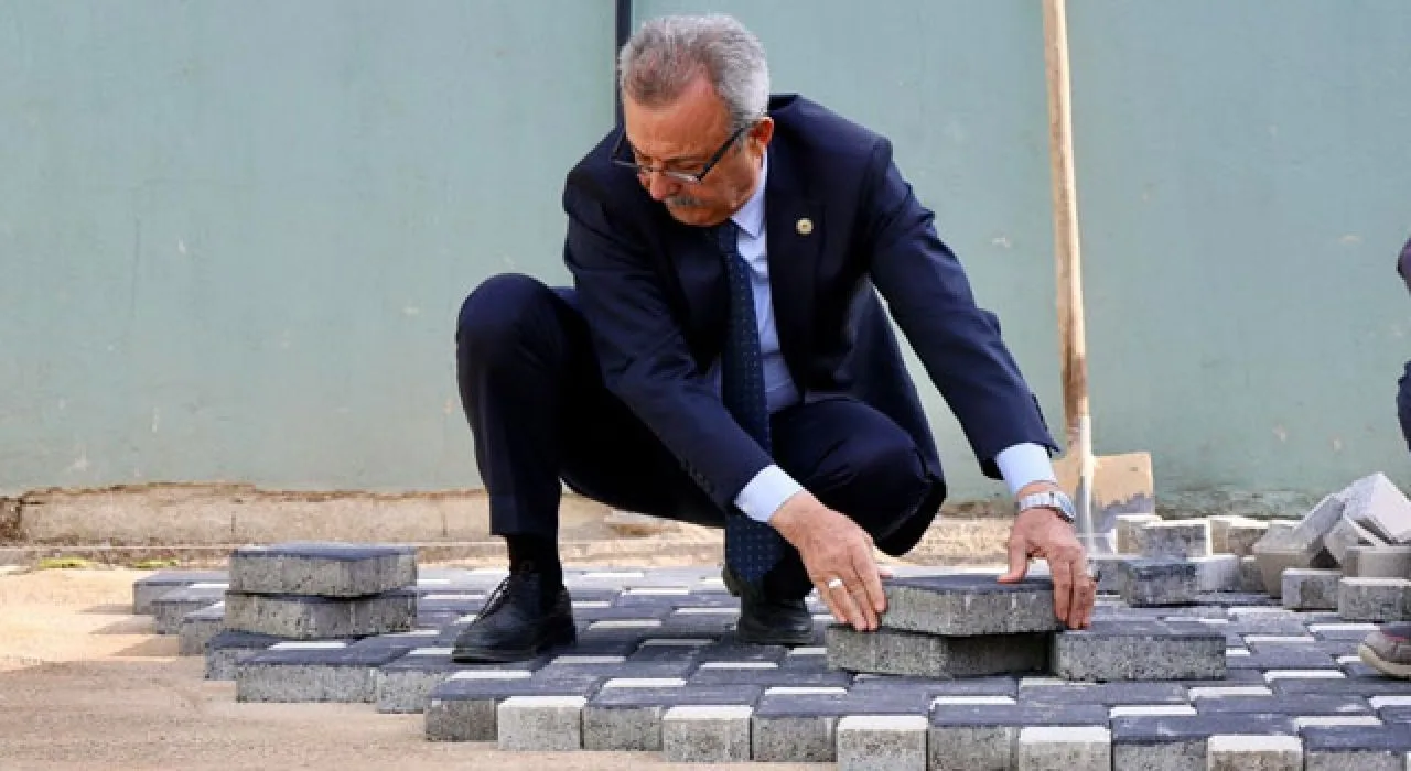 Ellek Beldesi’nde Cami Avlusu Yeniden Düzenleniyor Ellek Beldesi’nde Cami Avlusu Yeniden Düzenleniyor