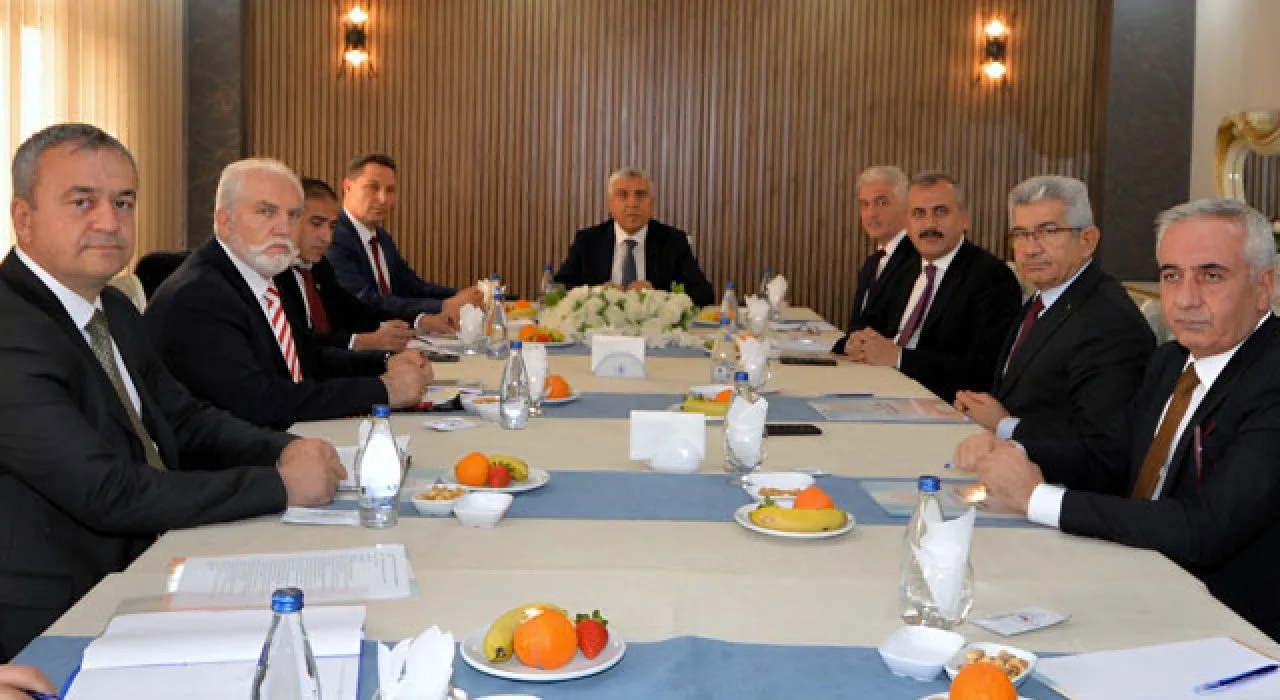 Osmaniye’de İlçe Milli Eğitim Müdürleri Toplandı Osmaniye’de İlçe Milli Eğitim Müdürleri Toplandı