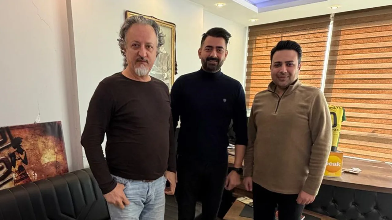 Zafer Partisi İl Başkanı Arınç Ulaştır’dan Medyagazete’ye Ziyaret Zafer Partisi İl Başkanı Arınç Ulaştır’dan Medyagazete’ye Ziyaret