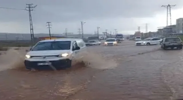 Osmaniye’de Sağanak Hayatı Etkiledi Osmaniye’de Sağanak Hayatı Etkiledi