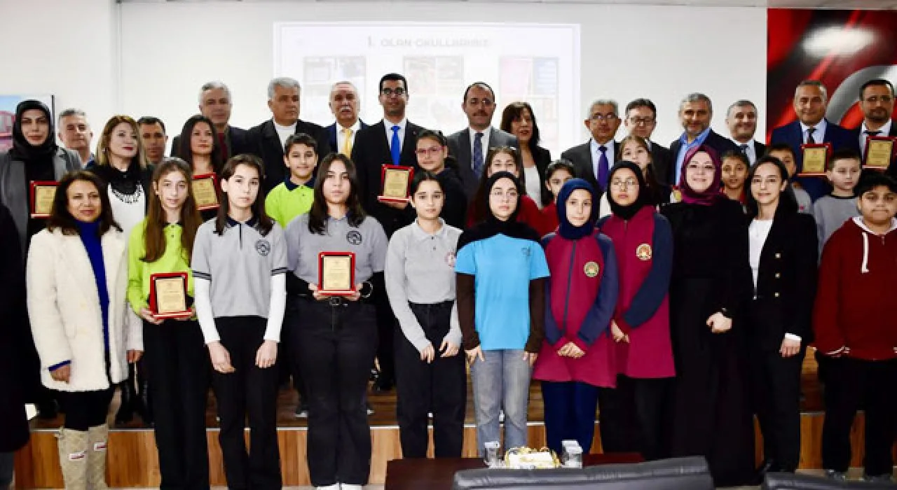 Kadirli’de Kitap Okuma Başarısı Ödüllendirildi Kadirli’de Kitap Okuma Başarısı Ödüllendirildi