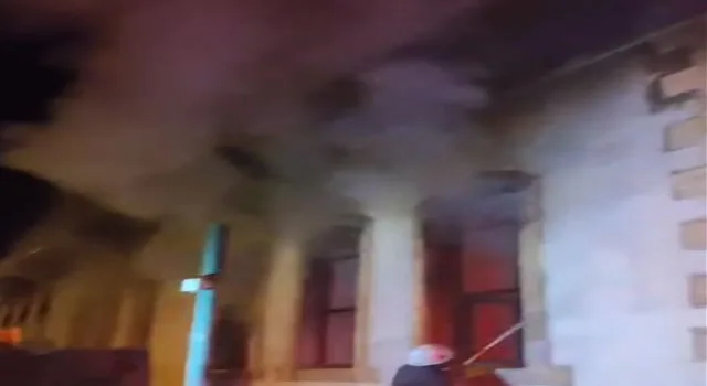 Osmaniye’de Tarihi Okulda Yangın Osmaniye’de Tarihi Okulda Yangın