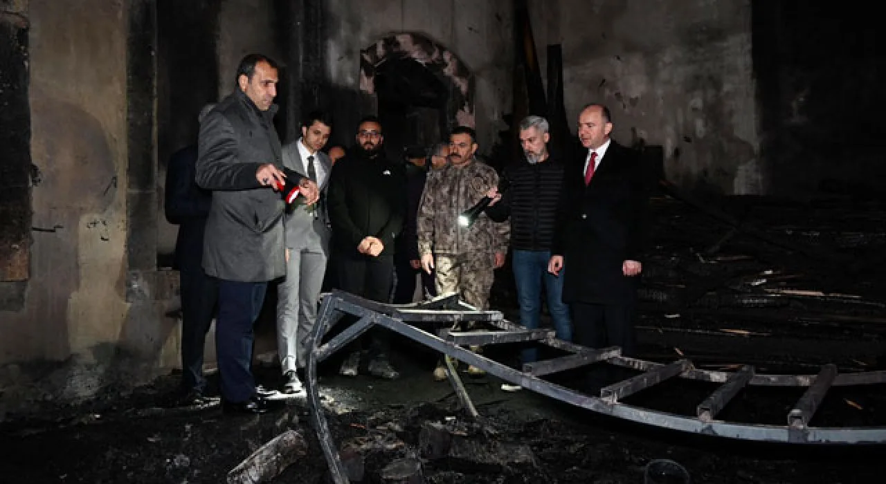 Osmaniye Valisi Serdengeçti Yangın Yerinde Osmaniye Valisi Serdengeçti Yangın Yerinde