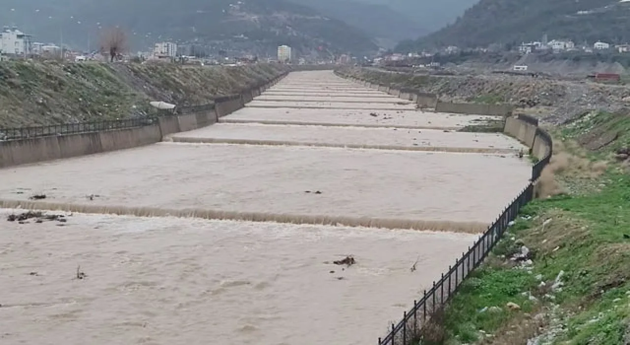 Karaçay Deresi’nde Su Seviyesi Yükseldi Whatsapp Image 2026 02 14 At 14.46.14