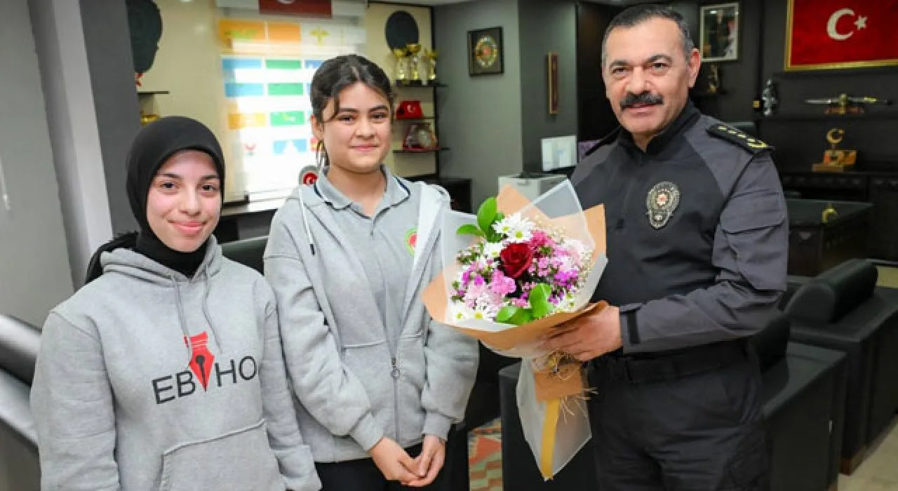 Öğrencilerden Emniyet Müdürlüğü’ne Ziyaret Öğrencilerden Emniyet Müdürlüğü’ne Ziyaret