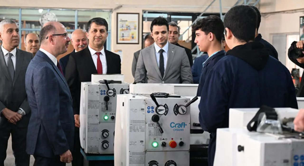 Vali Serdengeçti’den Meslek Lisesine Ziyaret Whatsapp Image 2026 02 23 At 16.08.04