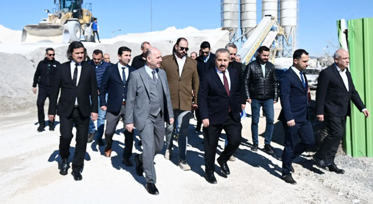 Osmaniye’de Yol Ve Altyapı Mesaisi Sürüyor Osmaniye’de Yol Ve Altyapı Mesaisi Sürüyor