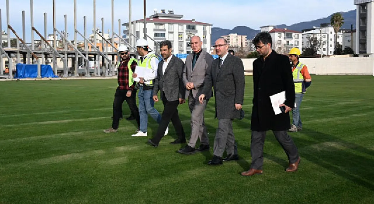 Osmaniye 7 Ocak Stadyumu Yenileme Çalışmaları Sürüyor Osmaniye 7 Ocak Stadyumu Yenileme Çalışmaları Sürüyor