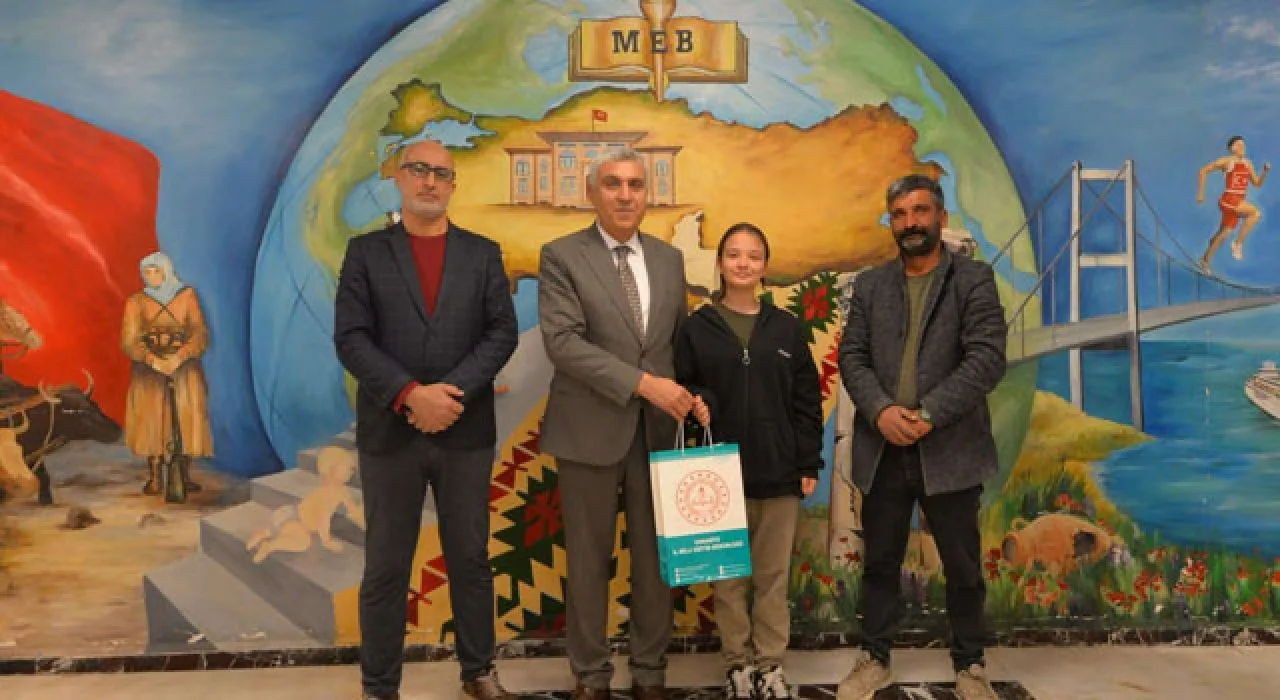 Osmaniye’de İstiklal Marşı Yarışması Ödülleri Verildi Osmaniye’de İstiklal Marşı Yarışması Ödülleri Verildi