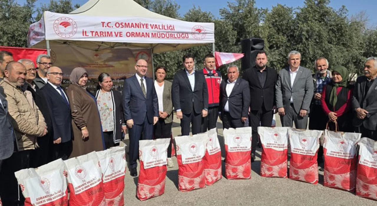 Osmaniye’de 631 Çiftçiye Ayçiçeği Tohumu Desteği Osmaniye’de 631 Çiftçiye Ayçiçeği Tohumu Desteği