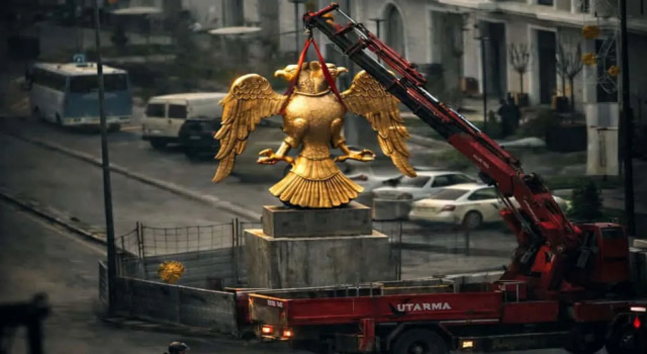 Osmaniye’ye Selçuklu Kartalı Heykeli Yerleştirildi Osmaniye’ye Selçuklu Kartalı Heykeli Yerleştirildi