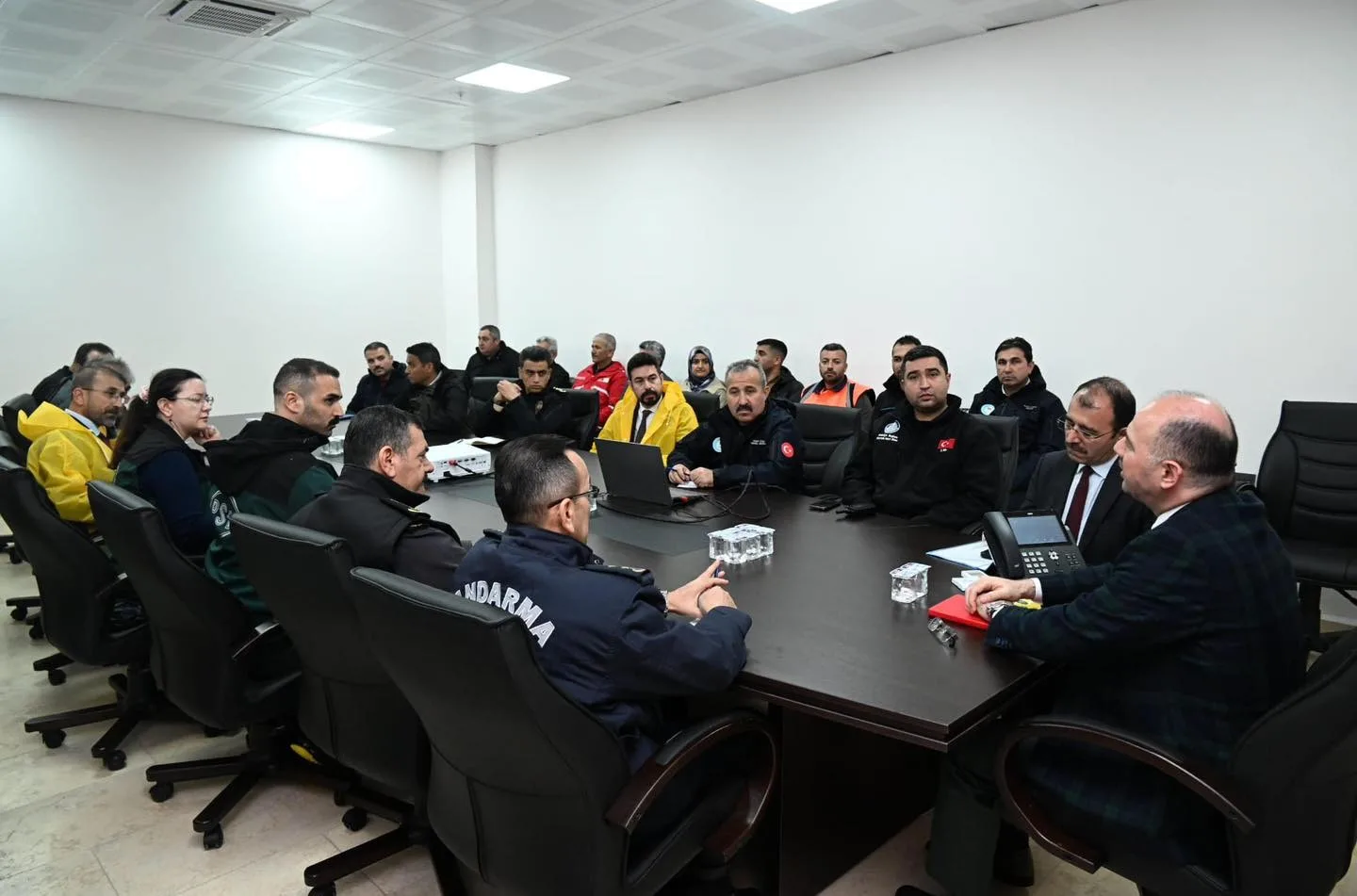 Kadirli’de Sağanak Alarmı: 1093 Personel Sahada Kadirli’de Sağanak Alarmı: 1093 Personel Sahada