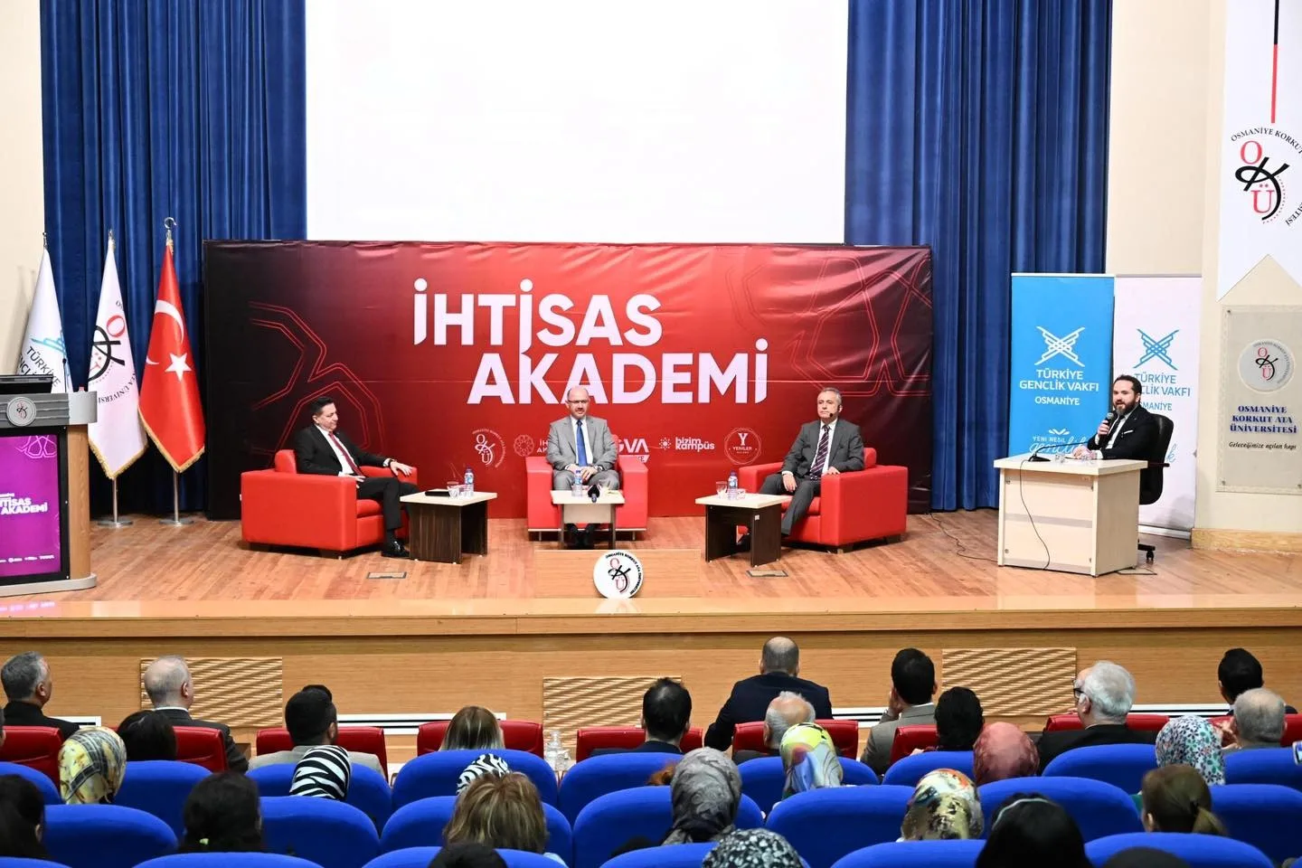 Osmaniye’de Gençlerle Küresel Gündem Buluşması Osmaniye’de Gençlerle Küresel Gündem Buluşması