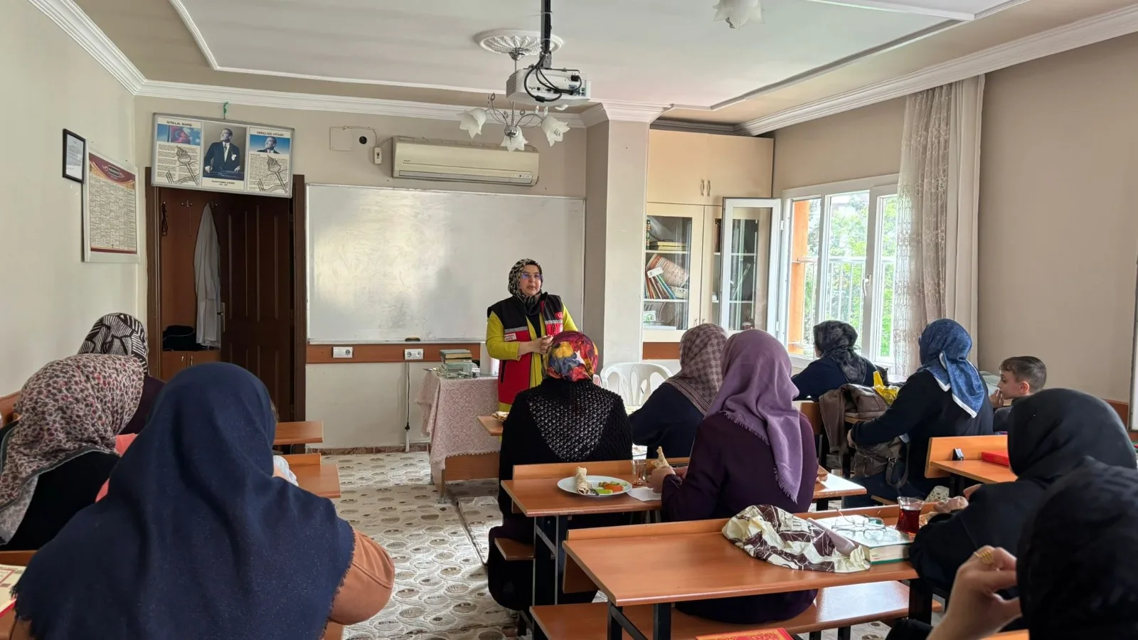 Osmaniye’de Dijital Okuryazarlık Eğitimi Verildi Osmaniye’de Dijital Okuryazarlık Eğitimi Verildi