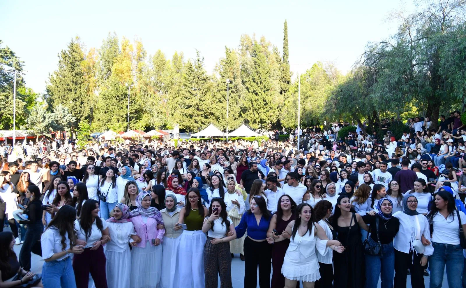 Okü Bahar Şenliği Coşkulu Finalle Sona Erdi Okü Bahar Şenliği Coşkulu Finalle Sona Erdi