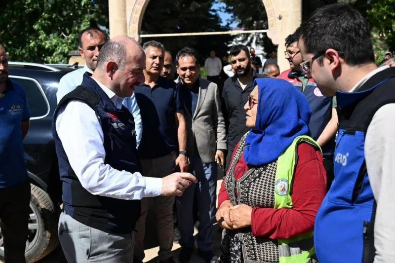 Bahçe’de Selin İzleri Silinmeye Devam Ediyor Bahçe’de Selin İzleri Silinmeye Devam Ediyor
