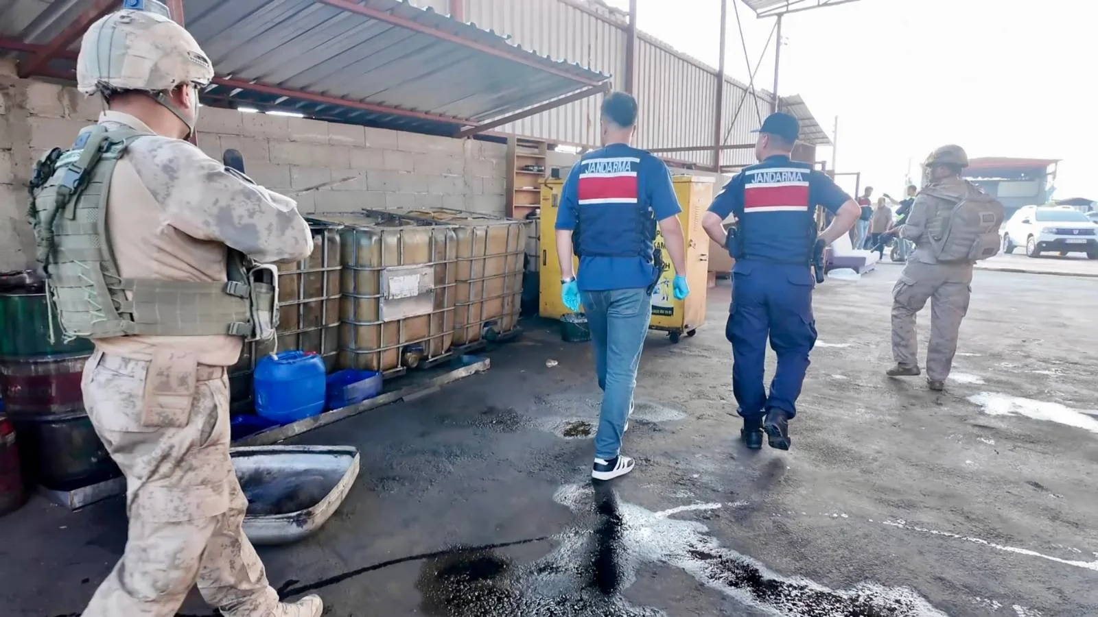 Osmaniye’de 4 Bin 248 Litre Kaçak Akaryakıt Ele Geçti Osmaniye’de 4 Bin 248 Litre Kaçak Akaryakıt Ele Geçti