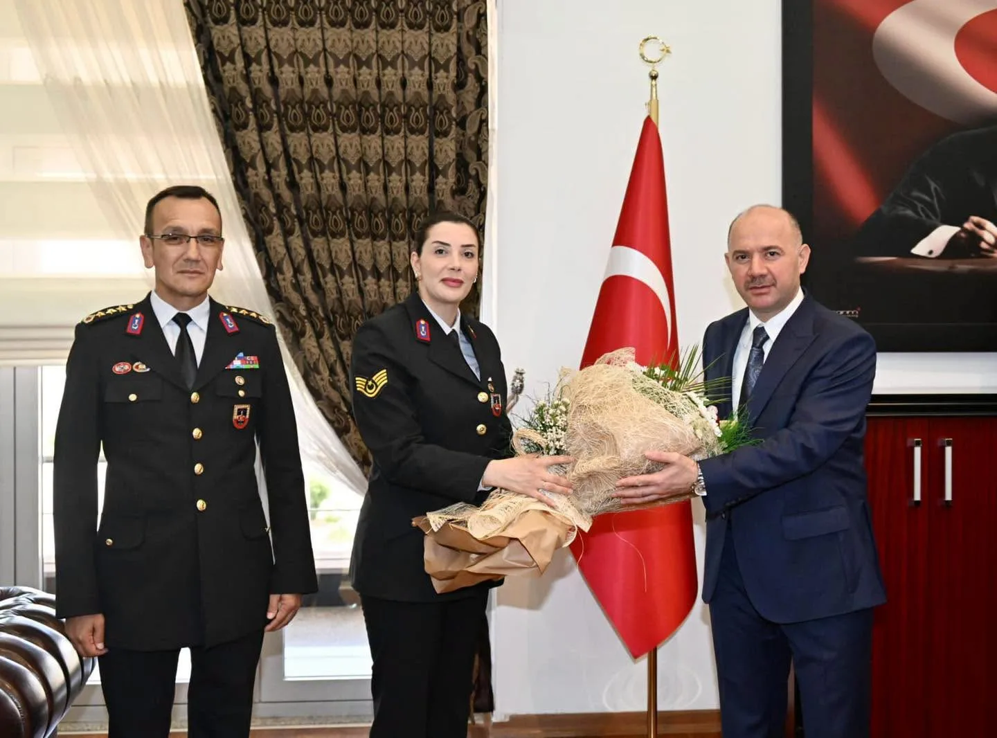Vali Serdengeçti, Jandarma Personelini Ağırladı Vali Serdengeçti, Jandarma Personelini Ağırladı