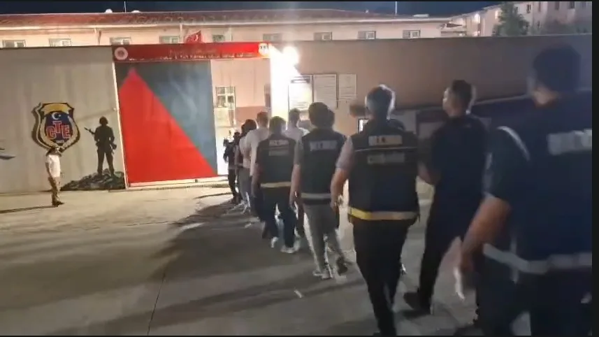 Osmaniye'De Suç Örgütüne Büyük Darbe: 25 Tutuklama Osmaniye'De Suç Örgütüne Büyük Darbe: 25 Tutuklama