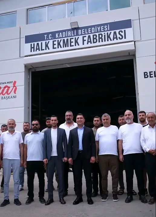 Kadirli'De Halk Ekmek Satışı 10 Tl Fiyatla Başladı Kadirli'De Halk Ekmek Satışı 10 Tl Fiyatla Başladı
